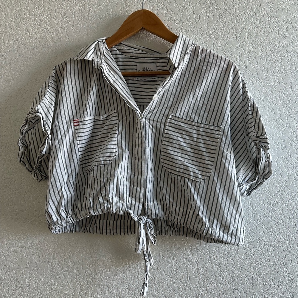 Cropped Urban Outfitters Button-down